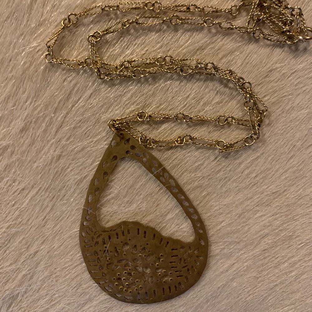 Gold chain pendant necklace with toggle closure